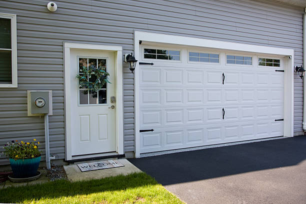 24/7 Emergency Garage Door Panel Replacement experts in Toulon, IL